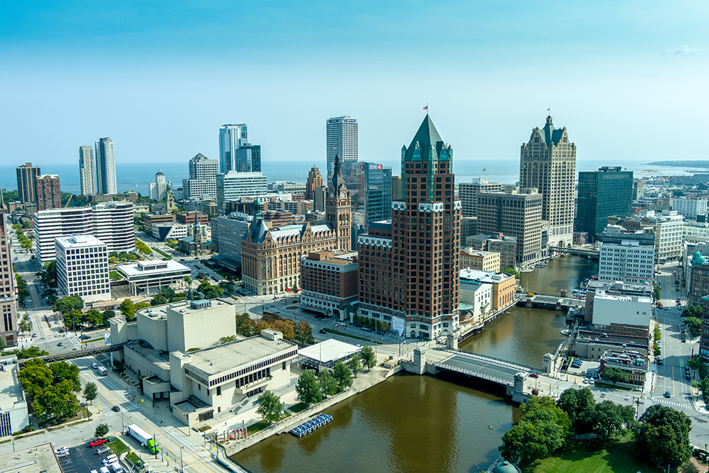 
25 Magical Places to Get Engaged in the Milwaukee Area 

